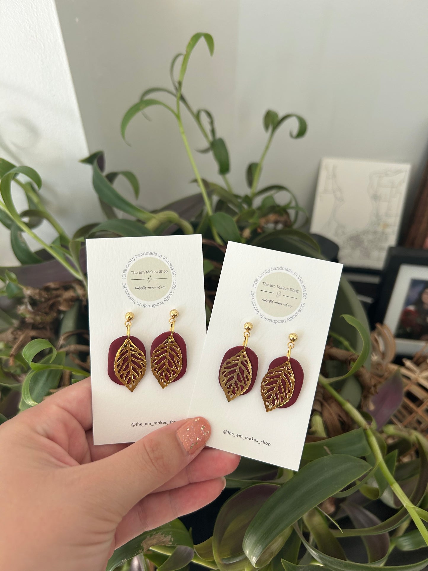Maroon gold leafs